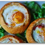 Huevos en nidos de pan